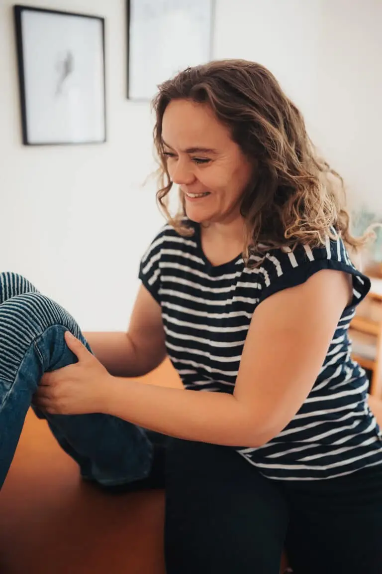 Claudia in einer praktischen Sitzung zur Reflexintegration