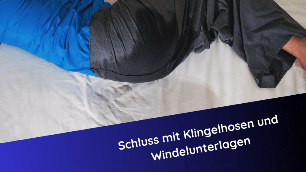 Nasses Bett eines Kindes mit dunkler Kleidung, das auf der Seite liegt – Symbolbild für nächtliches Bettnässen.